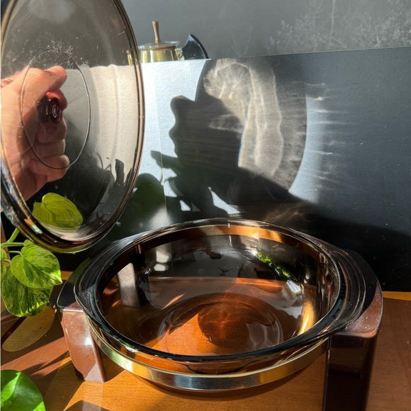 Pyrex Designs Party Server - Knob Covered Casserole with Brass Accent Cradle - Picture 2 of 7